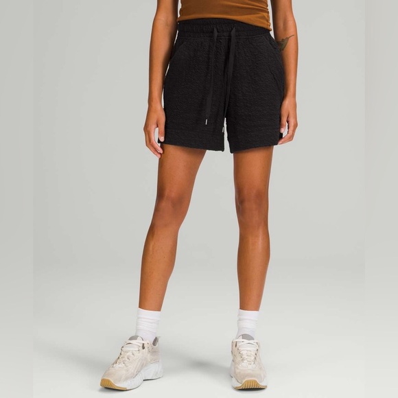 Lululemon Rippled Super-High-Rise Short 5" in Black ~ size 4 - Picture 1 of 8